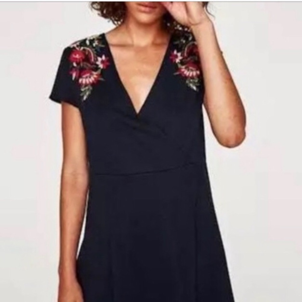 *NEVER WORN* Knit wrap dress w/ shoulder details